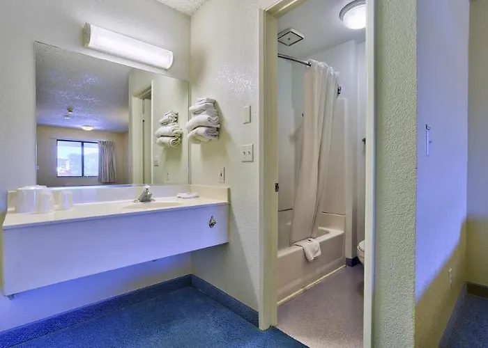 Hotel 6-kingman, Az - Route 66 West 3*